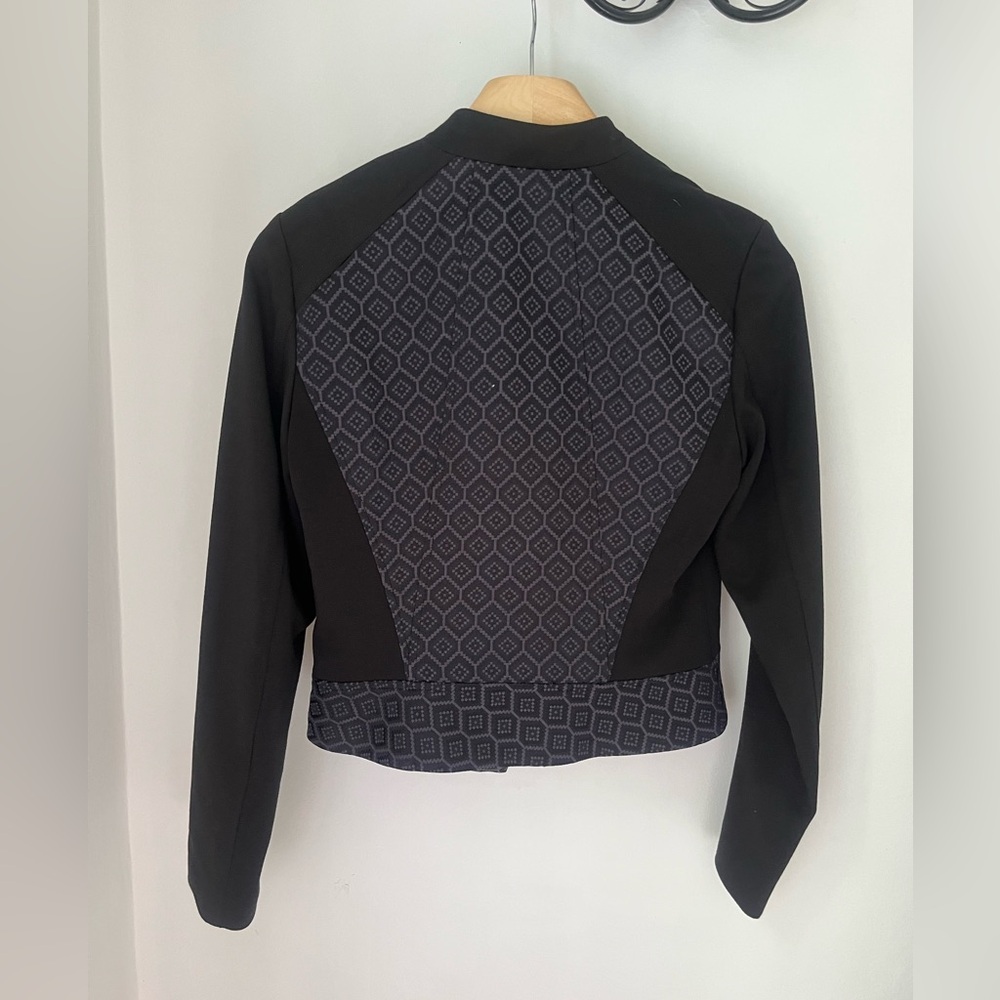 Tahari Black and Gray Women's Blazer - Picture 2 of 6